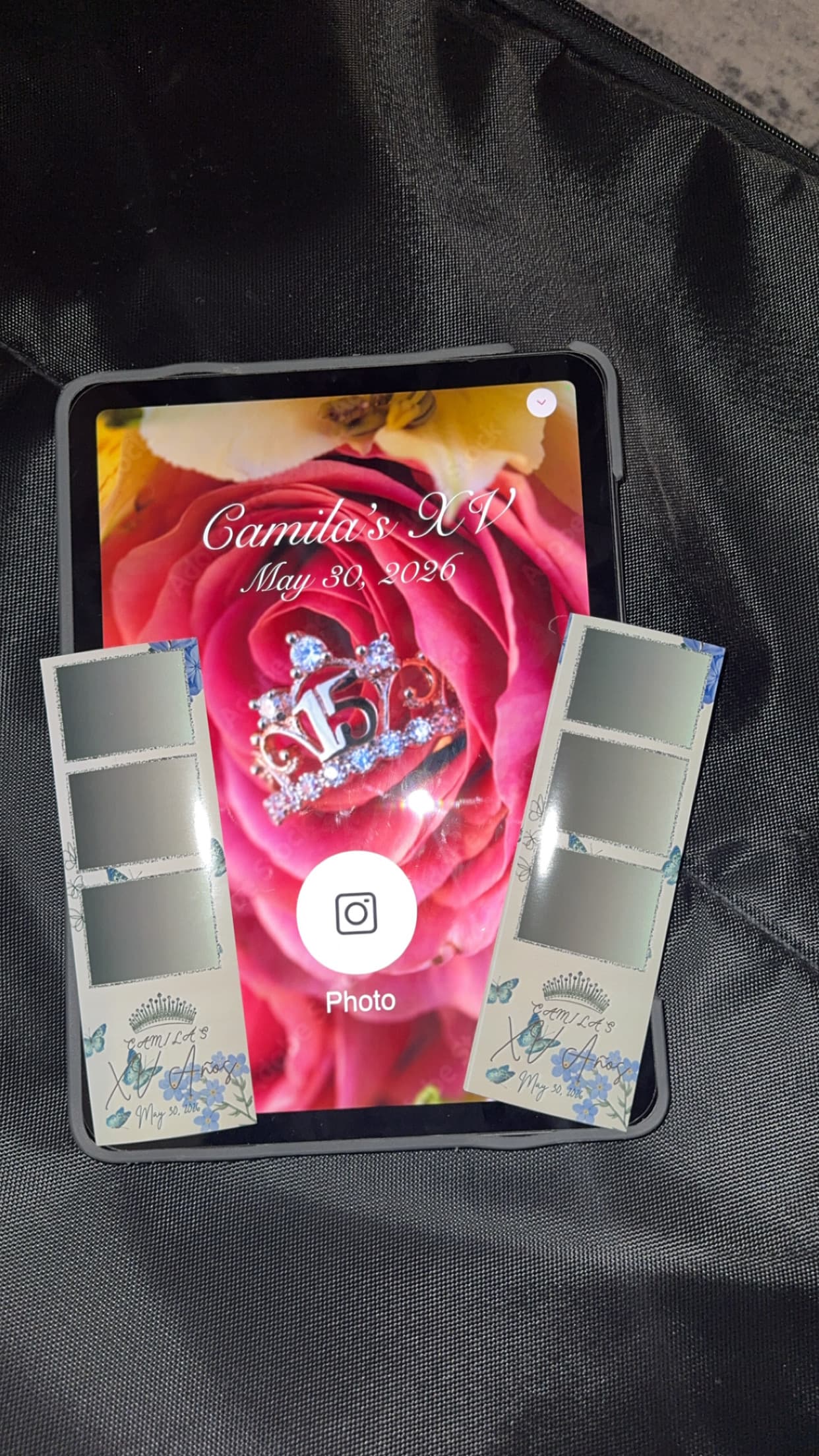 Custom quinceañera photo strip design on the booth's start screen